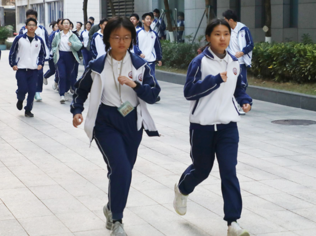 进行课程学习或展开全学科阅读推动讲堂教学向实践育人拓展